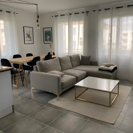 Apartment Superbe A Parking Prive